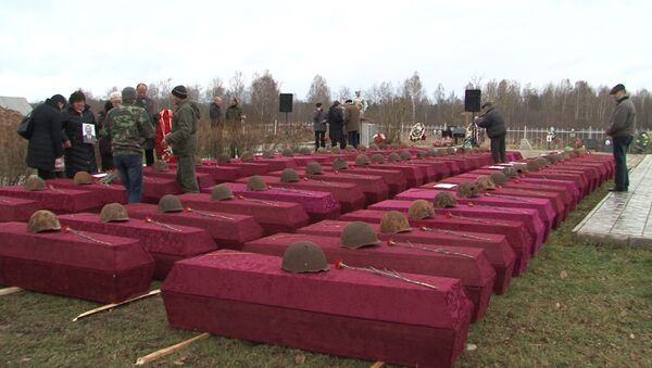 Останки воинов ВОВ с почестями захоронили на мемориале подо Ржевом