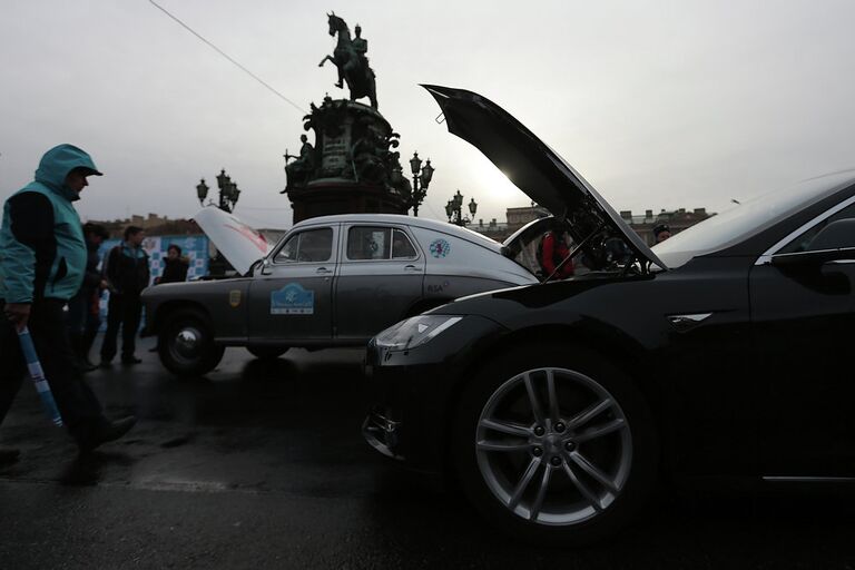 Старт ралли электромобилей по маршруту Петербург - Монте-Карло