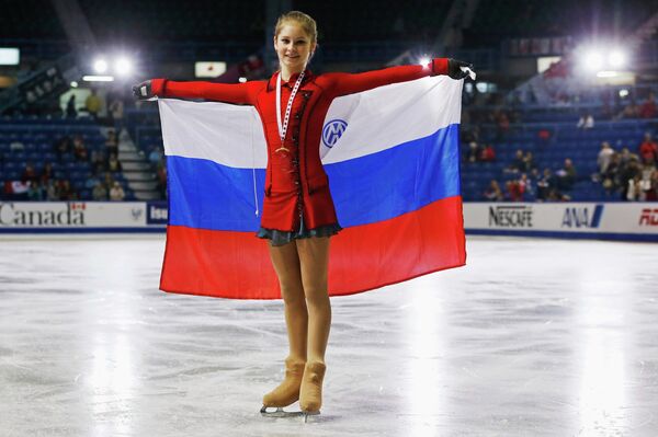 Российская фигуристка Юлия Липницкая на турнире Скейт Канада. Фото с места события Российская фигуристка Юлия Липницкая на турнире Скейт Канада. Фото с места события