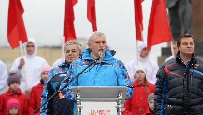 Георгий Полтавченко (в центре)