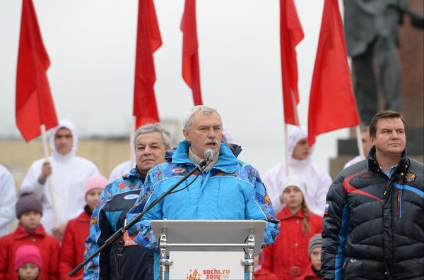 Губернатор Санкт-Петербурга Георгий Полтавченко во время эстафеты Олимпийского огня