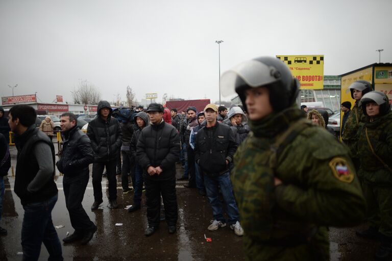 Полиция проверяет московский рынок Садовод