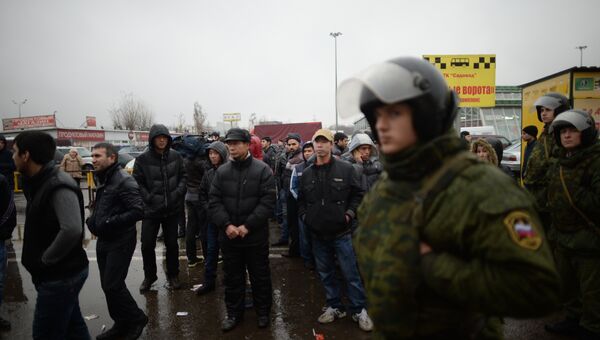 Полиция проверяет московский рынок Садовод, фото с места события