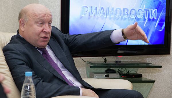 Валерий Шанцев в ходе общения с журналистами в Москве в Гостиной РИА Новости