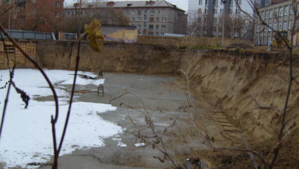 Строительство у лицея №22 в Новосибирске, фото из архива