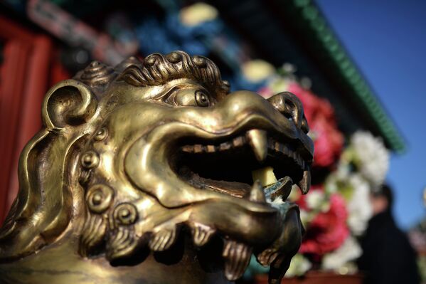Статуя льва у входа в Этигэлэ Хамбо Ламын ордон (дворец Хамбо Ламы Итигэлова), где хранится нетленное тело XII хамбо-ламы Даши-Доржо Итигэлова