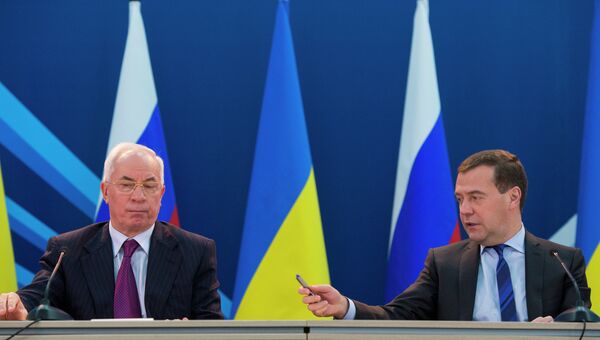 Дмитрий Медведев и Николай Азаров, архивное фото