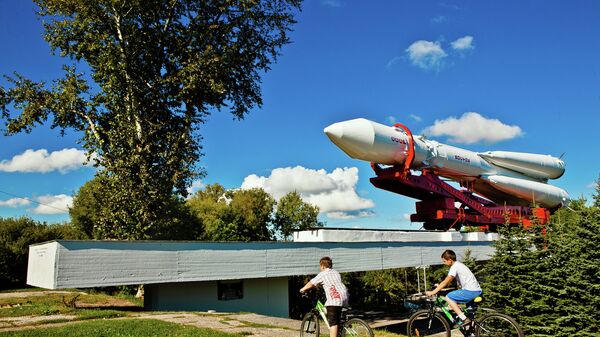 Ракета-носитель Восток, установленная перед музеем космонавтики в Калуге