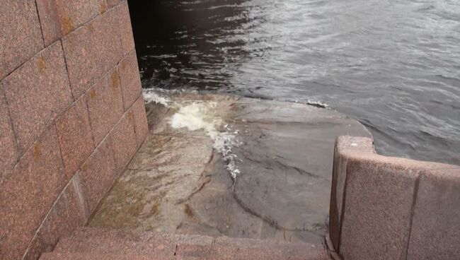 Нева в Петербурге во время шторма Святой Иуда