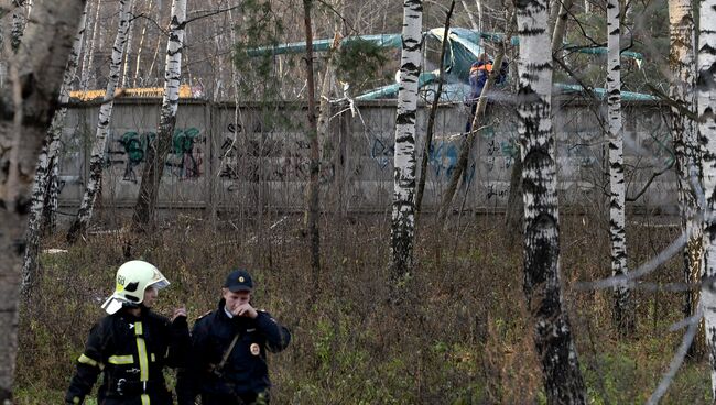 Вертолет Ка-32 упал в районе Выхино-Жулебино на юго-востоке Москвы. Фото с места события