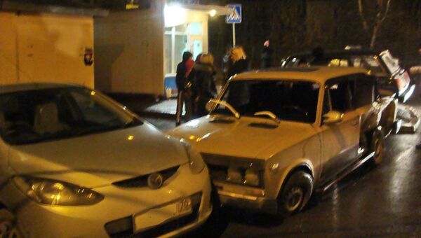 ВАЗ-2106 столкнулся с Toyota Corolla и Mazda Demio в Томске, событийное фото
