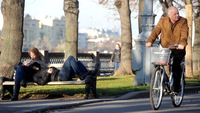 Теплая погода в Москве, архивное фото