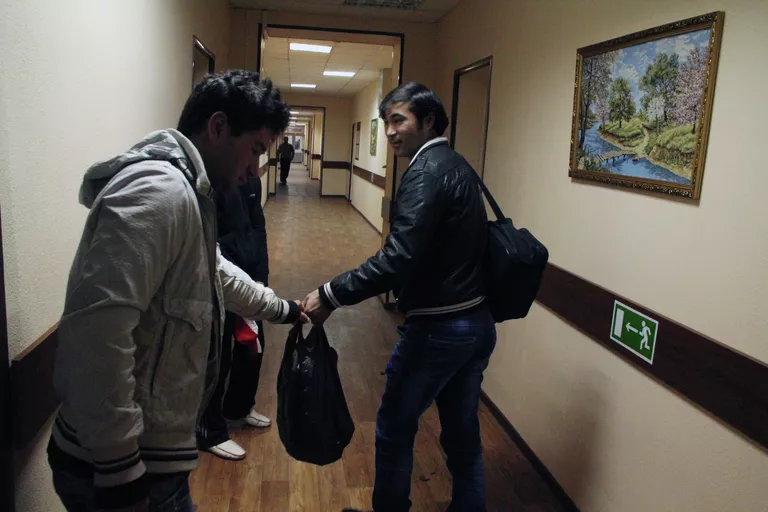 Пейзажи на стенах центра должны заставить мигрантов любить Россию Пейзажи на стенах центра должны заставить мигрантов любить Россию