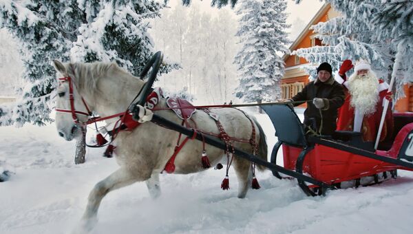 Главный Дед Мороз России из Великого Устюга едет на санях в резиденции татарского Деда Мороза в селе Яна-Кырлай