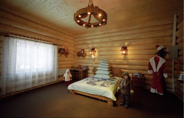Спальня Деда Мороза в его московской резиденции, которая расположена в парке Кузьминки