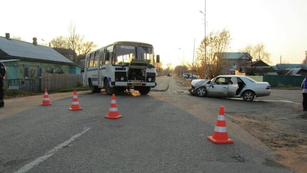 Иномарка врезалась в автобус в Приморье: два человек пострадали. Фото с места события