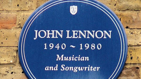 Табличка на доме Джона Леннона