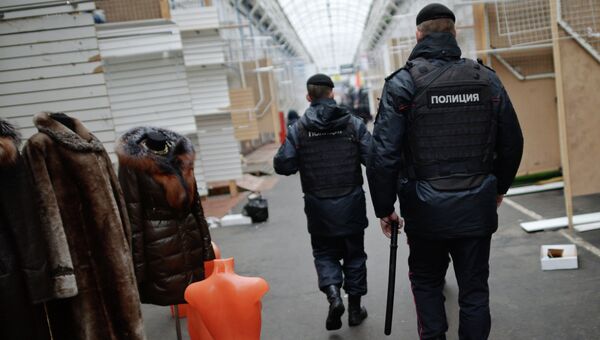 Полиция проверяет один из московских рынков