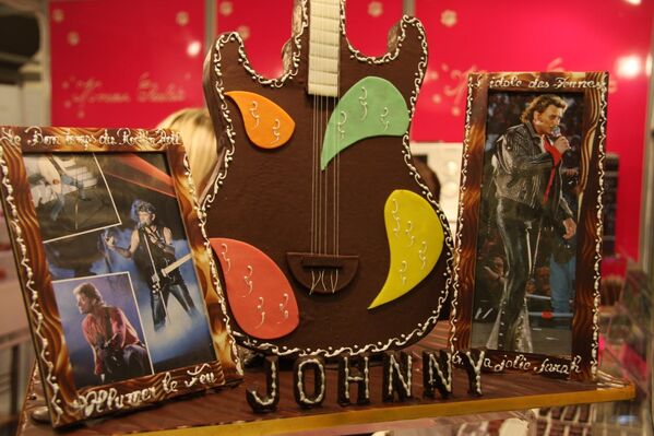 Съедобная гитара в честь французской звезды Джонни Холлидея
