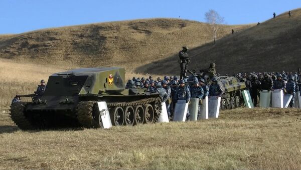 Спецназ на танке взял штурмом исправительную колонию в Красноярске