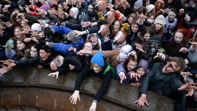 Зомби-парад в канун Хэллоуина в Новосибирске