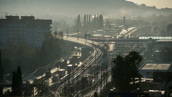 Вид на автомобильную развязку Голубые дали и железнодорожный вокзал в Адлере, архивное фото