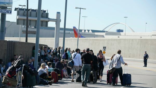 Рейсы в аэропорту Лос-Анджелеса отменены из-за стрельбы