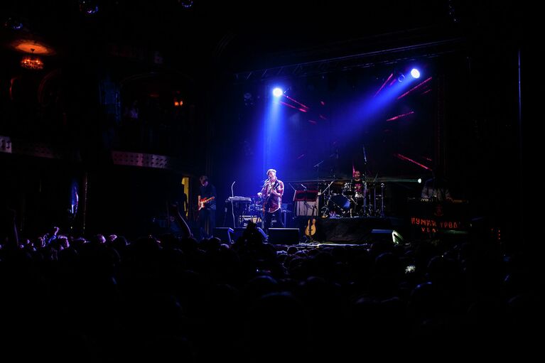 SOS матросу: Мумий Тролль порадовал Томск в дождливый вечер пятницы