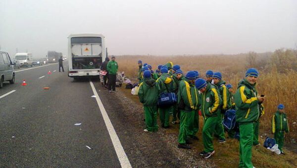 Дети, ехавшие в автобусе, попавшем в ДТП на Ставрополье. Фото с места события