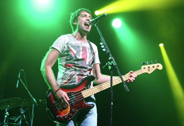 Максим Покровский и группа Ногу свело выступает на фестивале НочлежкаFest в Петербурге. Фото с места события Максим Покровский и группа Ногу свело выступает на фестивале НочлежкаFest в Петербурге. Фото с места события