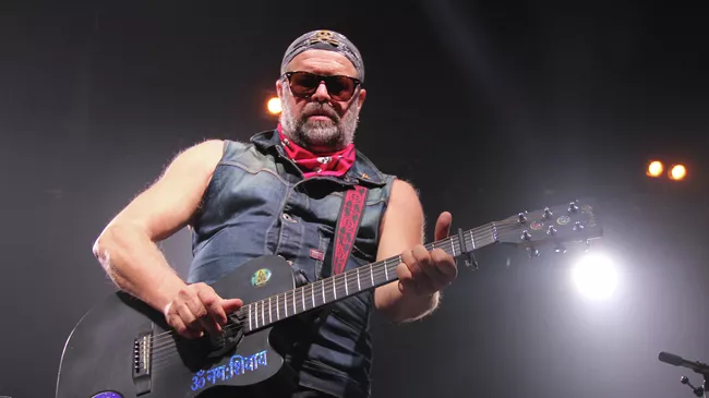 Борис Гребенщиков выступает на фестивале НочлежкаFest в Петербурге.