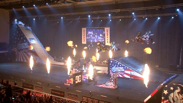 Сальто на мотоциклах и BMX показали райдеры на шоу Nitro Circus в Москве