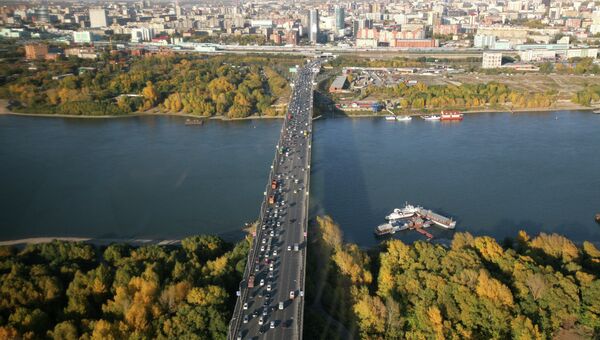 Димитровский автомобильный мост через реку Обь, архивное фото
