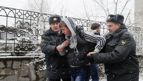 участник угрожать