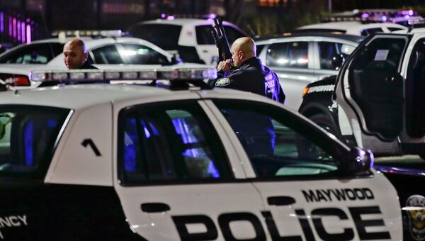 Полицейские на месте стрельбы в торговом центре Garden State Plaza в американском городе Парамус, штат Нью-Джерси