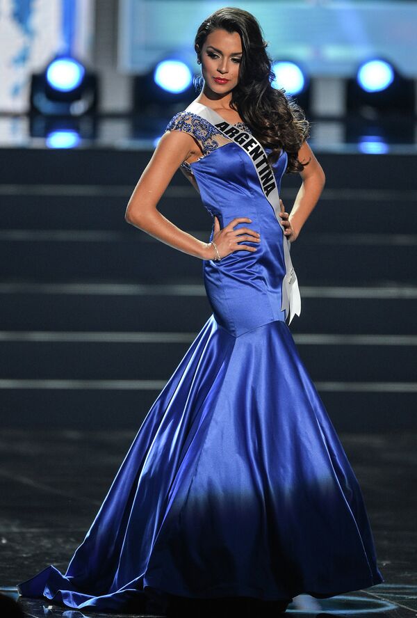 Участница конкурса Мисс Вселенная-2013 из Аргентины Брэнда Гонзалес во время полуфинала
