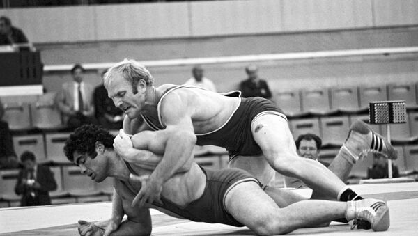 Борец вольного стиля Иван Ярыгин во время схватки с соперником, архивное фото