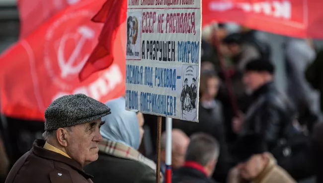 Митинг, посвященный годовщине Великой Октябрьской революции 1917 года. Архивное фото
