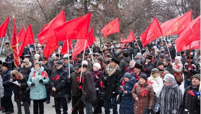 Томичи отметили годовщину революции демонстрацией и митингом, событийное фото