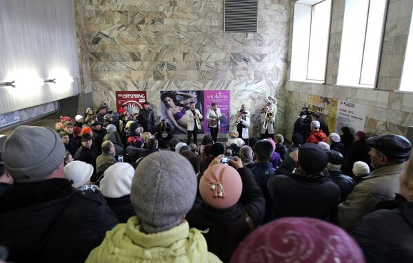 Сибирский диксиленд устроил концерт в новосибирском метро