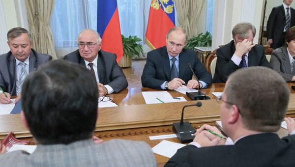 В.Путин во время встречи с заведующими кафедрами конституционно-правовых дисциплин высших учебных заведений РФ