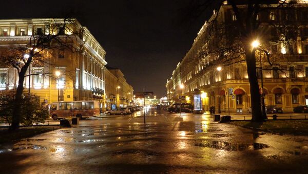 Площадь Искусств в Петербурге в начале ноября. Фото с места события