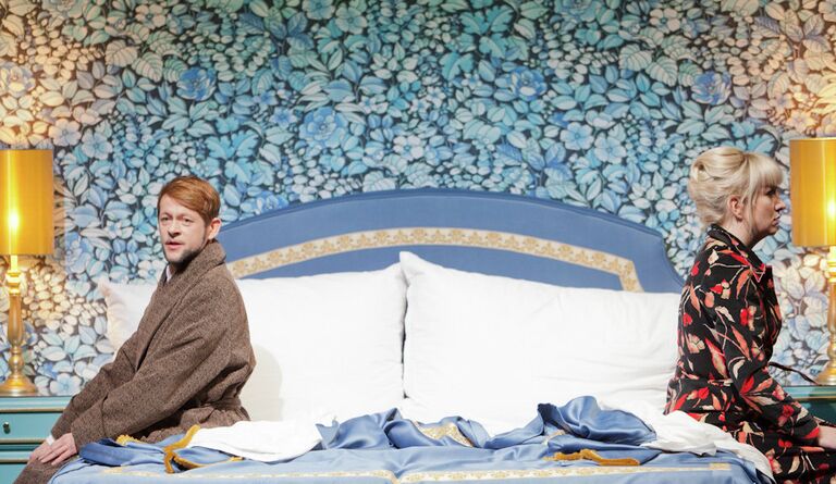 Сцена из спектакля King size Сцена из спектакля King size