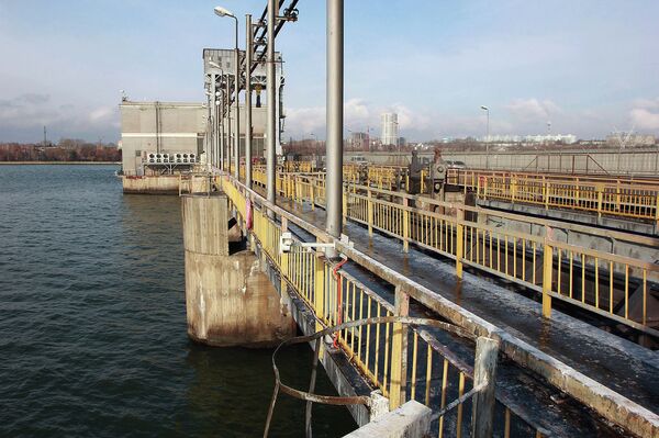 в каком году была построена новосибирская гэс. . в каком году была построена новосибирская гэс фото. в каком году была построена новосибирская гэс-. картинка в каком году была построена новосибирская гэс. картинка . Развитие гидроэнергетики в России стимулировал принятый в 1920 году Государственный план электрификации (ГОЭРЛО). Первая схема гидроэнергетического использования Оби была создана в 1933-34 годах. Особое внимание уделялось участку реки между Барнаулом и Новосибирском, причем, помимо энергетического эффекта, немало важную роль играло изучение возможности организации самотечного орошения Кулундинской степи. Исследовательские работы были прекращены до окончания Великой Отечественной войны.