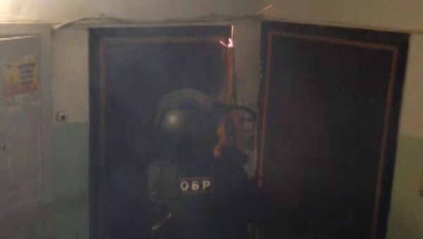 Полиция в Приморье с помощью пилы задержала предполагаемых лидеров ОПГ