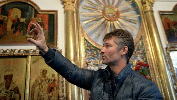 Евгений Ройзман посетил Свято-Никольский храм в селе Быньги Свердловской области. Архивное фото