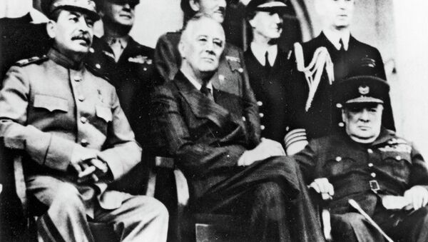 Иосиф Сталин, Франклин Рузвельт и Уинстон Черчилль в Тегеране. Архивное фото