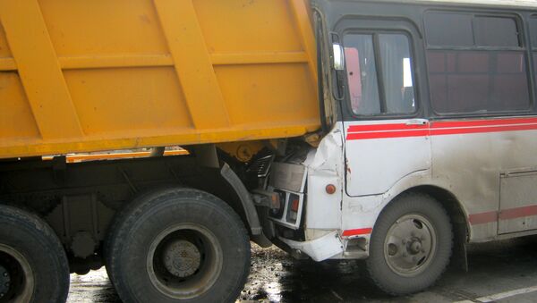 Автобус врезался в грузовик под Астраханью