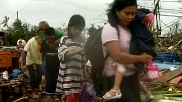 Тайфун на Филиппинах: затопленные деревни и оставшиеся без домов жители