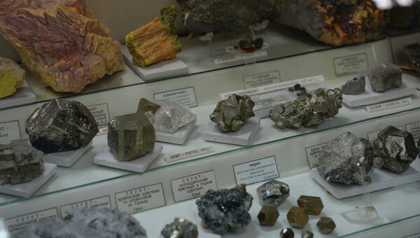 Образцы минералов в музее. Архивное фото